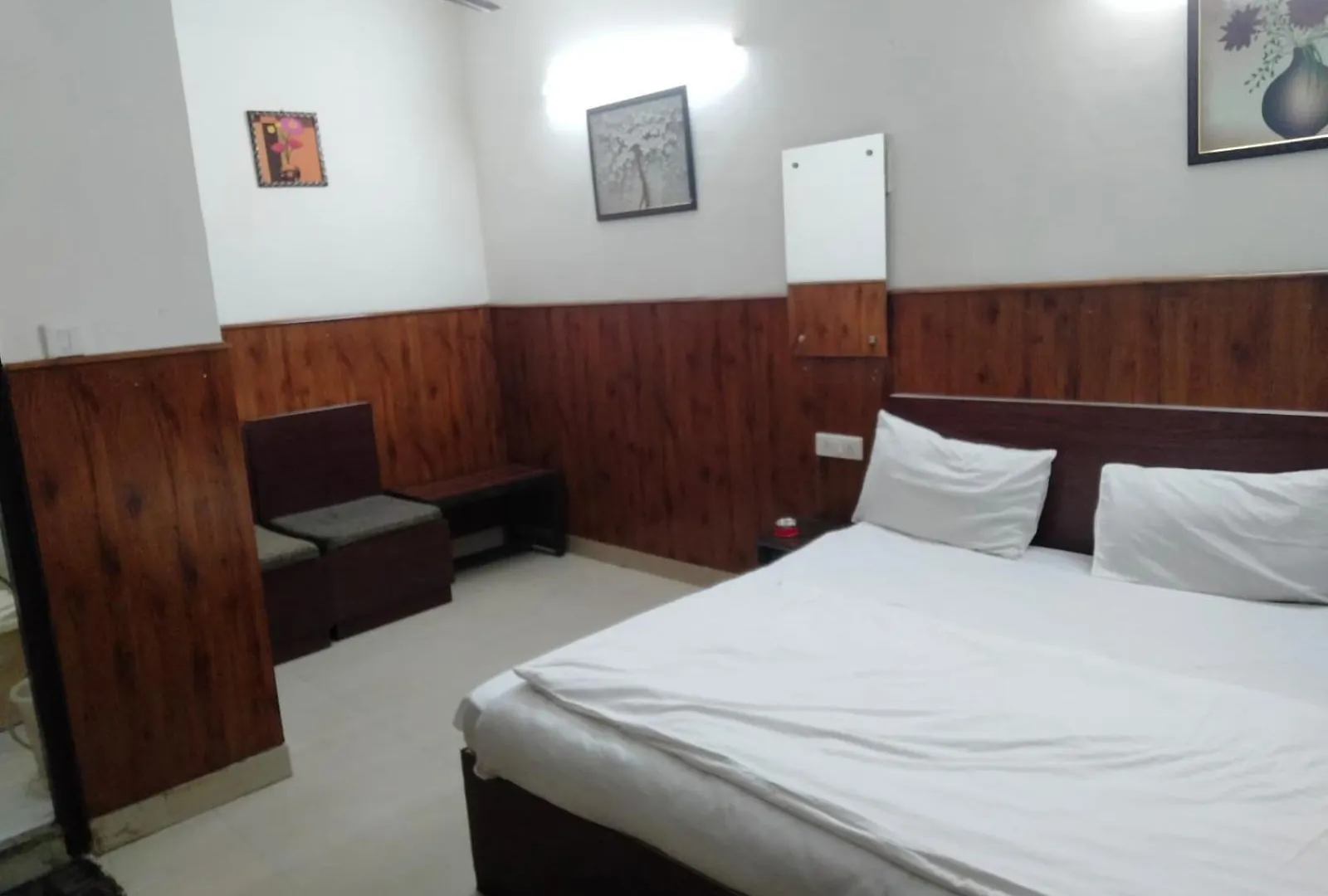 Shri Sai Guest House Delhi  India